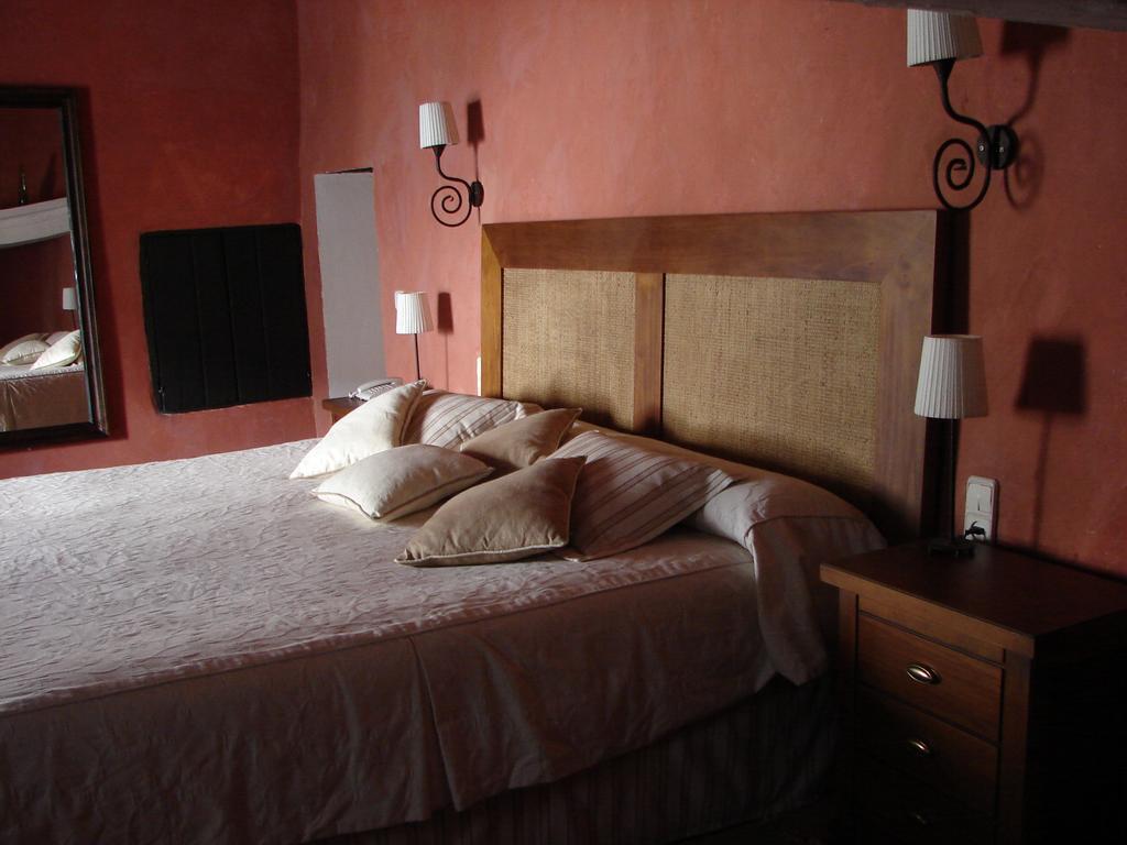 Hotel Casa Escobar & Jerez Валенсія-де-Алькантара Номер фото