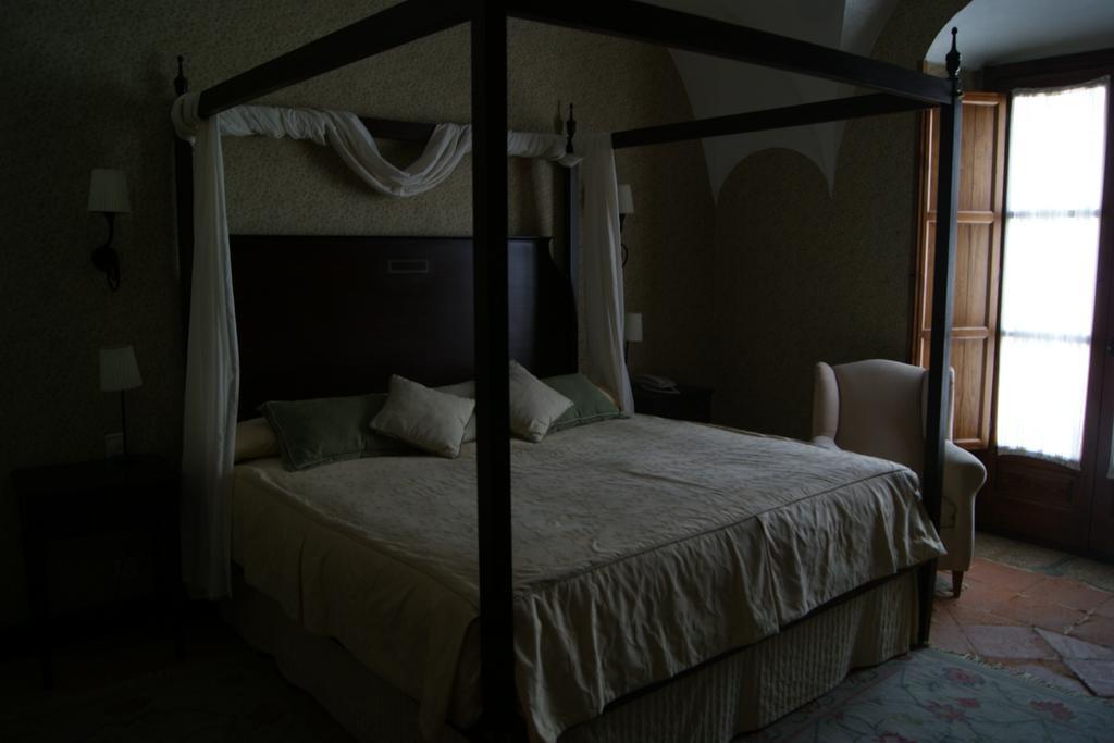Hotel Casa Escobar & Jerez Валенсія-де-Алькантара Екстер'єр фото
